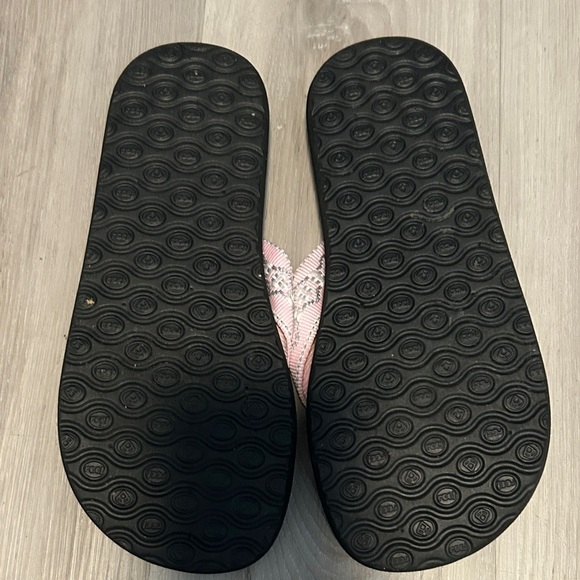 Reef Pink and Black Sandals - Picture 4 of 4